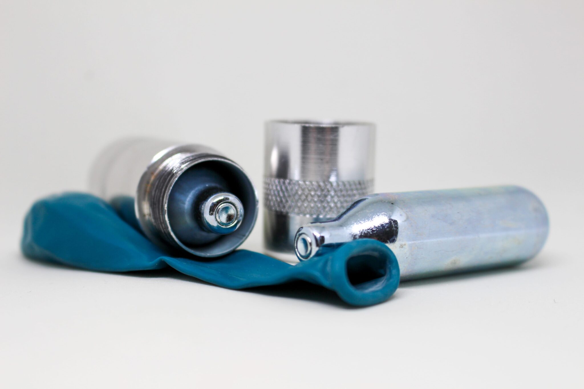 Lachgas: wat je moet weten - DRUGSinfo